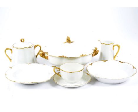 A Hutschenreuther Bavaria 'Selb' pattern part dinner service and part tea service, comprising of ten dinner plates, 25 cm dia