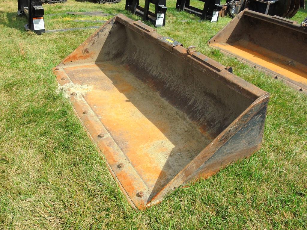 71" SKID STEER BUCKET WITH REPLACEABLE CUTTING EDGE