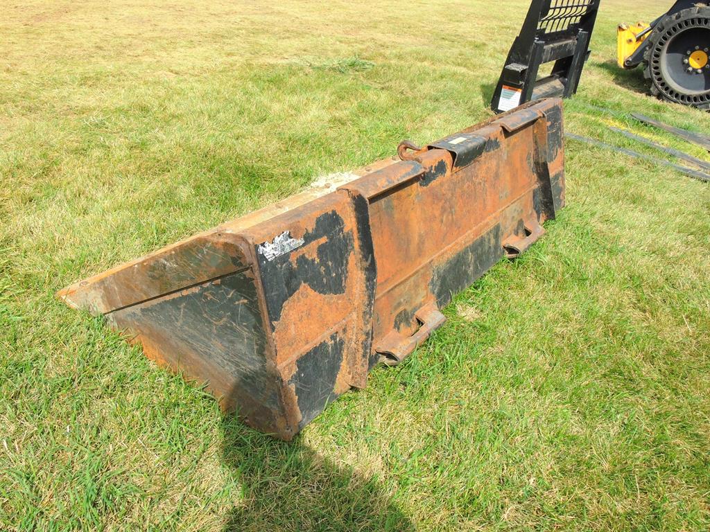 71" SKID STEER BUCKET WITH REPLACEABLE CUTTING EDGE