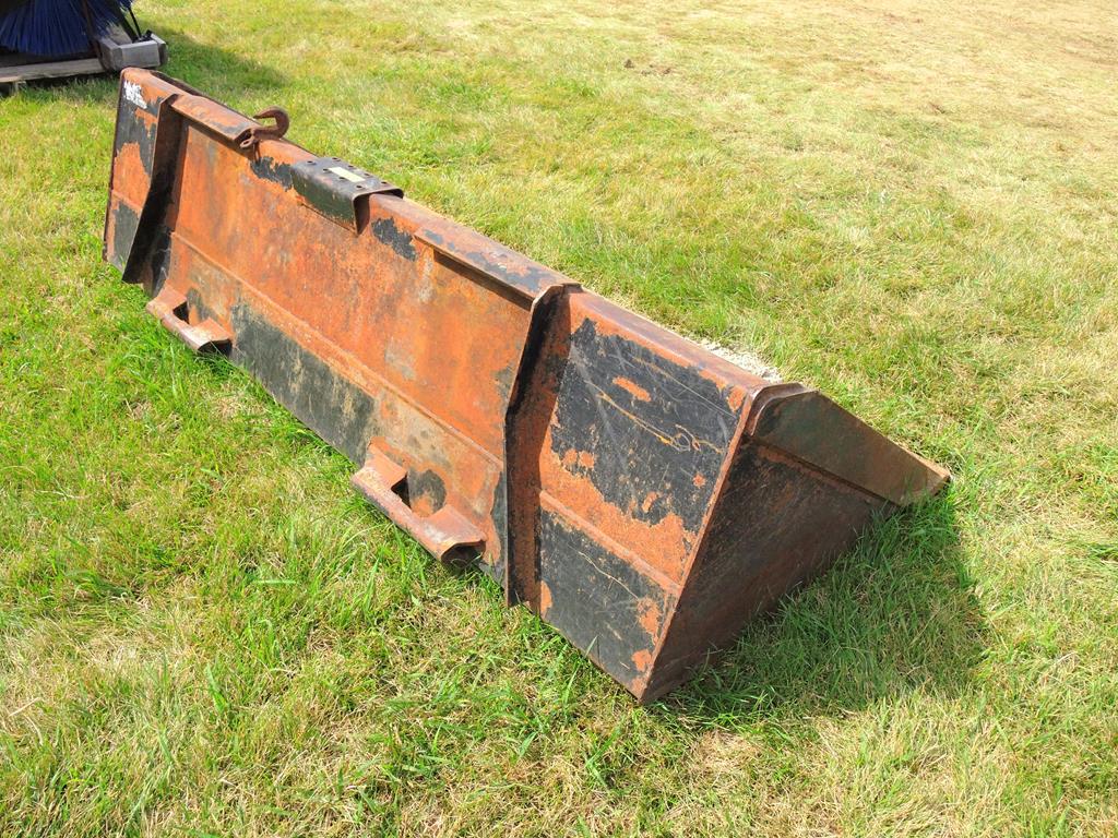 71" SKID STEER BUCKET WITH REPLACEABLE CUTTING EDGE