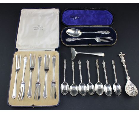 A set of six silver cake forks, by Mappin &amp; Webb, assayed Sheffield 1934, in fitted case, together with a silver fork and