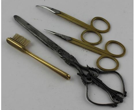 **REOFFER ETWALL JAN £60/£80**Two pairs of Asprey gilded dressing table scissors with engine turned decoration, together with