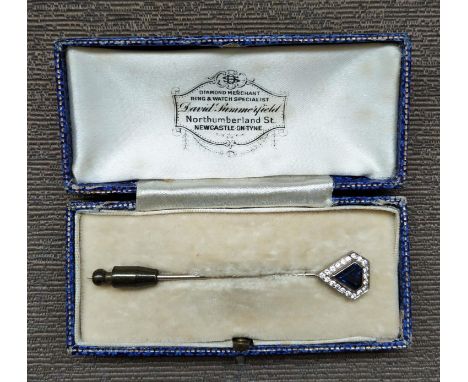 TIE PIN, sapphire with diamonds, early 20th century in original box. 
