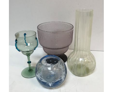 A collection of various glassware to include ribbed vaseline glass vase, 20.3 cm high, Murano style wine glass, 14 cm high, W