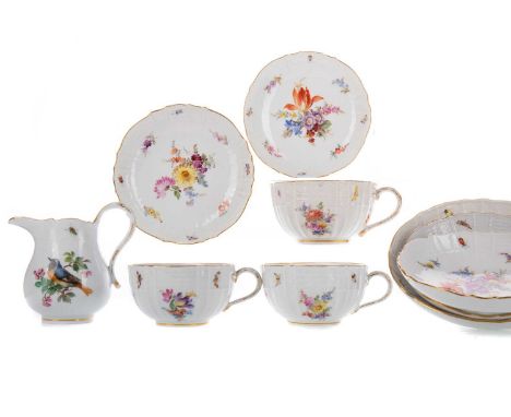 LATE 19TH/EARLY 20TH CENTURY MEISSEN PART TEA SERVICE,comprising six cups and saucers, a small serving dish and an associated