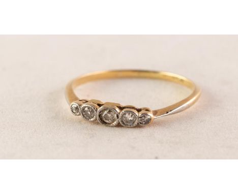 18ct GOLD AND PLATINUM RING collet set with a row of small old cut diamonds graduating from the centre, 0.12ct in total, 1.9 