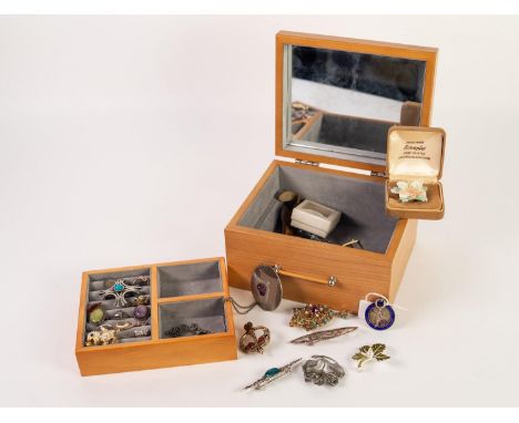 SMART MODERN PINE JEWELLERY CASE, the lid with interior mirro and fitted lift-out tray and the contents, including THREE SILV