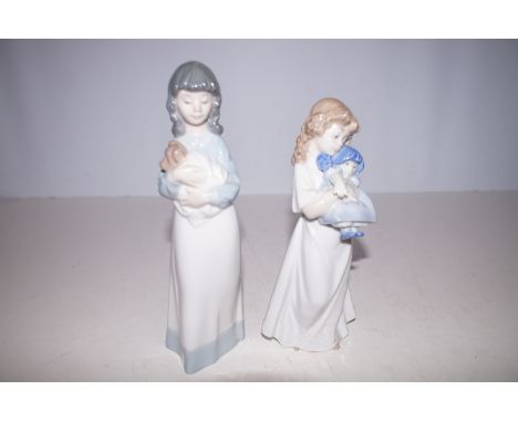 2 Nao figures 