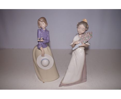 2 Nao figures tallest 28 cm 