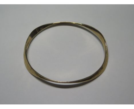 A 9ct gold Arts and Crafts style planished bangle outer circumference 22cm - weight approx 13.3 grams - clean condition, ligh