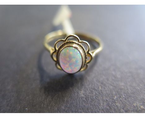 A 9ct yellow gold opal ring - Size P-Q,  approx 1.8 grams - in good condition 