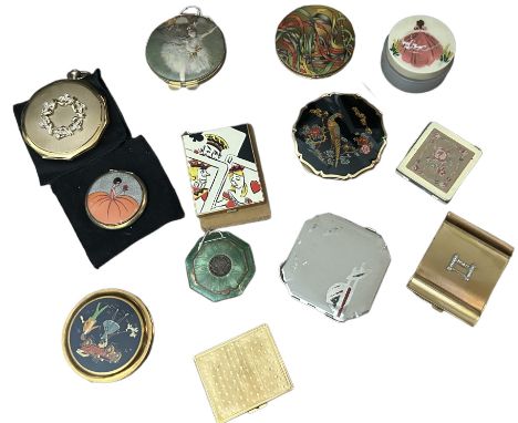 Vintage compacts to include a 1940s American compact with unusual playing card design, a gold tone vogue compact with colourf