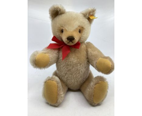Steiff Vintage yellow vintage tag &nbsp;0201/36 fair mohair mask faced model - it is near excellent as has been displayed onl