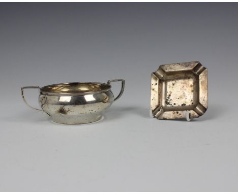 A George V silver twin handled bowl, Deakin and Francis, Birmingham 1931, the angular twin handles above tapered body engrave
