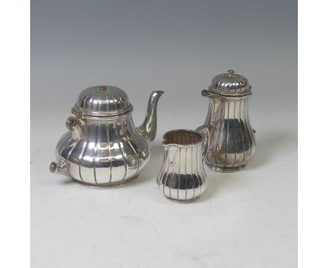 A Victorian silver Teapot, by&nbsp;R &amp; S Garrard &amp; Co., hallmarked London 1863, with fluted decoration, 12cm high tog
