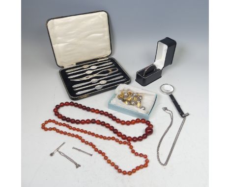 A silver mounted Magnifying Glass, by Paul Eaton, hallmarked London 1992, with faux tortoiseshell handle, 51.5cm long, togeth