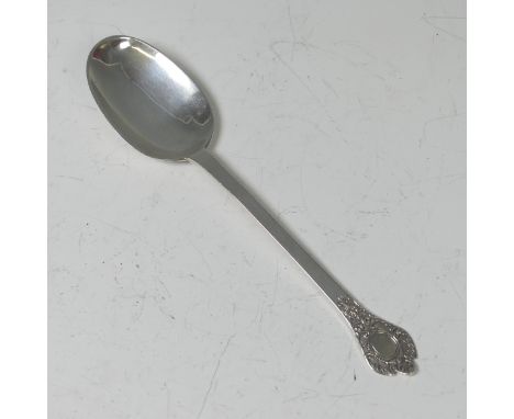 A late 17th century West Country silver Trefid Spoon, c.1680's, by John Peard, with makers mark struck three times, the centr