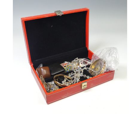 A quantity of Jewellery and Costume Jewellery, including two 9ct gold cross pendants, a trace chain, 9ct gold lady's wristwat