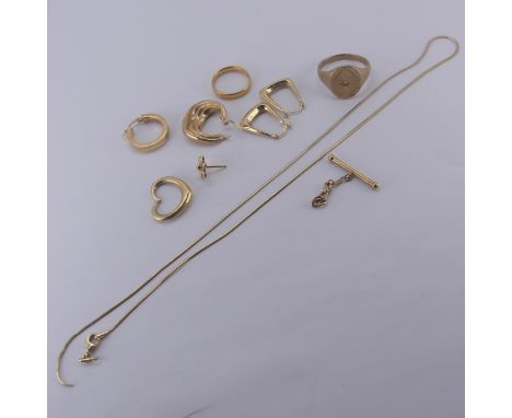 A 22ct yellow gold Band, Size K, 3.8g, together with a quantity of damaged / scrap 9ct gold, 17.5g (a lot)