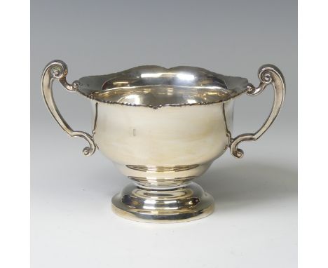 A George V silver Bon Bon Dish, by&nbsp;Wakely &amp; Wheeler, hallmarked Birmingham 1910, raised on pedestal foot with two sc