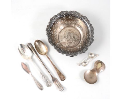 A pierced silver dish with crest to centre dated 1903, approximate weight 3oz, two silver spoons, plated pickle fork and cadd
