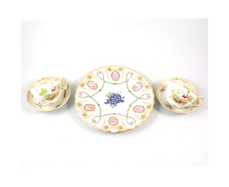 A Barr, Flight & Barr decorative cabinet plate, decorated with a bunch of black grapes to centre and a border of laurel leaf 