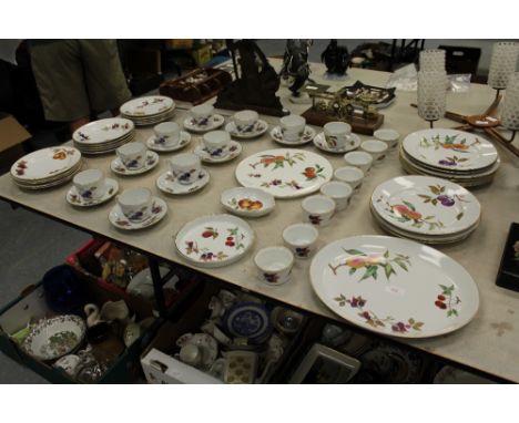 Large quantity of Royal Worcester Evesham dinner wares