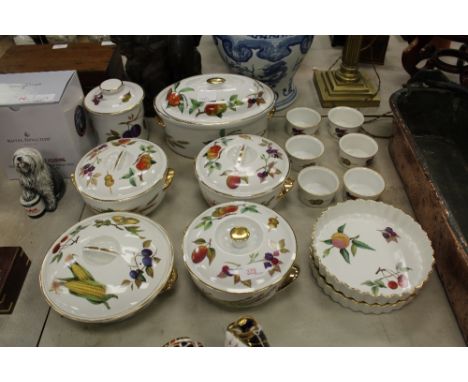 Quantity of Royal Worcester Evesham pattern dinner wares, tureens etc