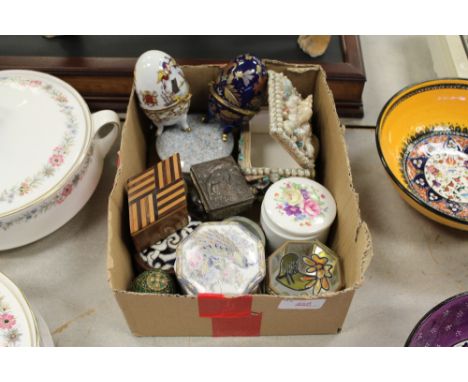 15 trinket boxes including enamelled & Pietra Dura