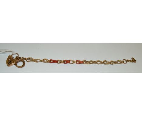 A 9ct  gold chain link and coral bracelet with a 9ct gold padlock, 8.5g 