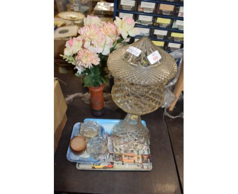 CLEAR CUT GLASS TABLE LAMP WITH FITTED COVER, TOGETHER WITH GLASS SALTS AND SMALL TRAYS AND A VASE OF FAKE FLOWERS