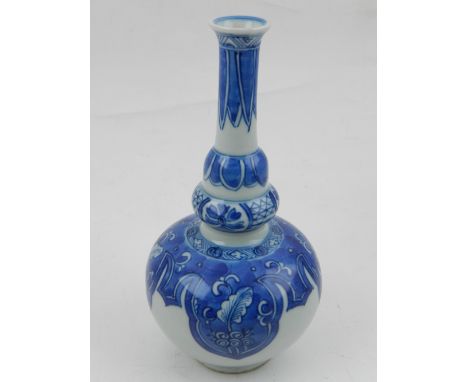 A Chinese blue and white porcelain double gourd vase, decorated with stylised flowers and petals. H: 17cm