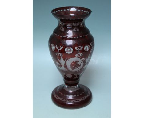 A 19TH CENTURY BOHEMIAN STYLE RUBY AND ETCHED GLASS VASE, H 26 cm