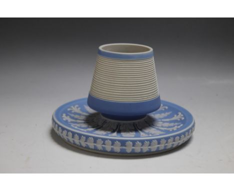 A LIGHT BLUE WEDGWOOD JASPERWARE TABLE VESTA, Dia 13 cm