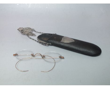 A GEORGIAN CHATELAINE SPECTACLE CASE WITH HALLMARKED SILVER HANGING CLIP - BIRMINGHAM 1915, containing a pair of vintage yell