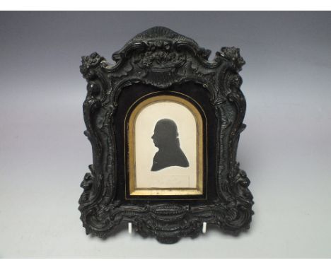 A 19TH CENTURY SILHOUETTE PORTRAIT OF SIR WALTER SCOTT, ornate frame and glazed, H 10.5 cm