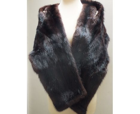 A LADIES VINTAGE MAHOGANY BROWN FUR STOLE, fully linedCondition Report:No obvious damage or loss to the fur or lining.  No od