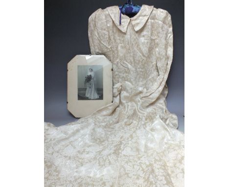 AN EARLY TO MID 20TH CENTURY VINTAGE WEDDING DRESS, complete with original photograph of the bride in period frame, the dress