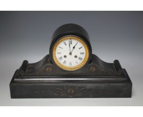 A LARGE 19TH CENTURY BLACK MARBLE DRUM HEAD MANTEL CLOCK, the enamel dial with Roman numerals, gilt detail to the case, the m