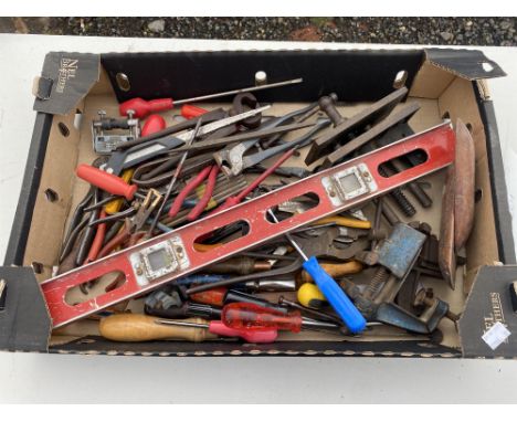 Box of various hand tools. Please note this lot has the standard Ewbank's standard buyers premium payable on top of the hamme