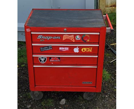 Snap on tool 4 x draw cabinet on wheels.  Please note this lot has the standard Ewbank's standard buyers premium payable on t
