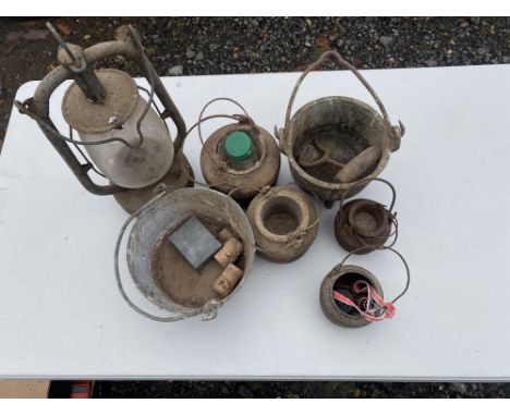 Antique oil lamp and 6 x cast iron glue pots. Please note this lot has the standard Ewbank's standard buyers premium payable 