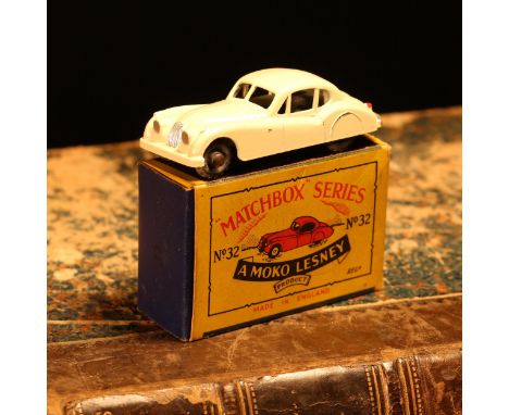 Matchbox '1-75' series diecast model 32a Jaguar XK-140, off-white body, silver grille, unpainted metal wheels, boxed