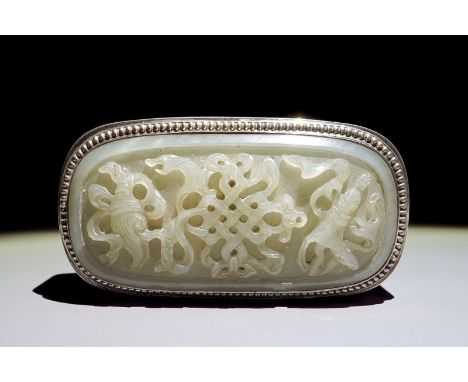 A Chinese jade-topped silver box, signed Yuchang Sterling, 1st half 20th C Dim.: 10 x 5 x 3,5 cm  The mark of Yu Chang is cla
