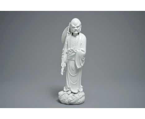 A Chinese Dehua blanc de Chine figure of Damo, Boji yuren merk, 19th C. H.: 46 cm  The impressed seal mark 'Boji Yuren' can b