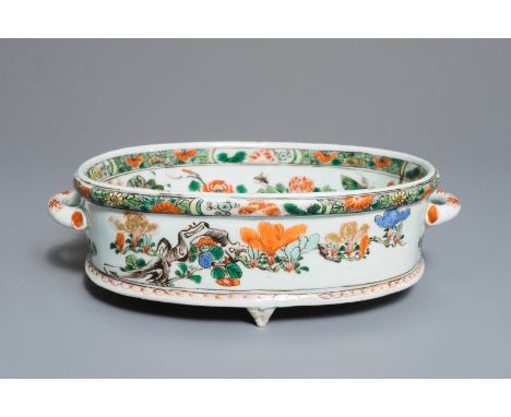 A Chinese famille verte tripod basin with birds among foliage, Kangxi Dim.: 30,5 x 21 x 9,5 cm We have more lots available ex