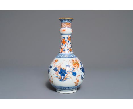 A Chinese Imari-style bottle vase with floral design, Kangxi H.: 25 cm We have more lots available exclusively on our website