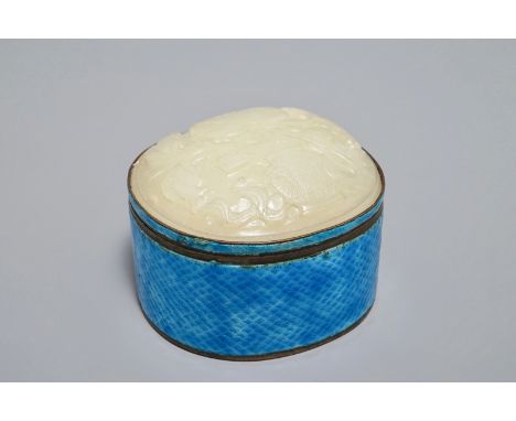 A Chinese enamelled silver and jade-topped box, 19/20th C. H.: 4,5 cm - Dia.: 7 cm We have more lots available exclusively on