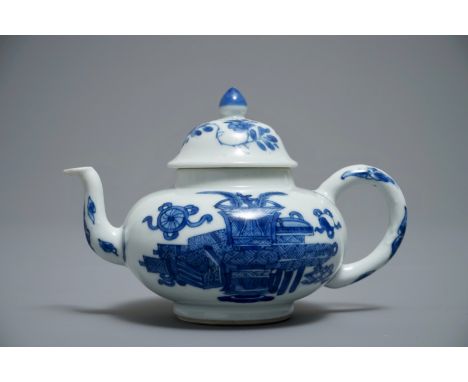 A Chinese blue and white teapot and cover with antiquities design, Kangxi H.: 10,5 cm - L.: 16,5 cm We have more lots availab