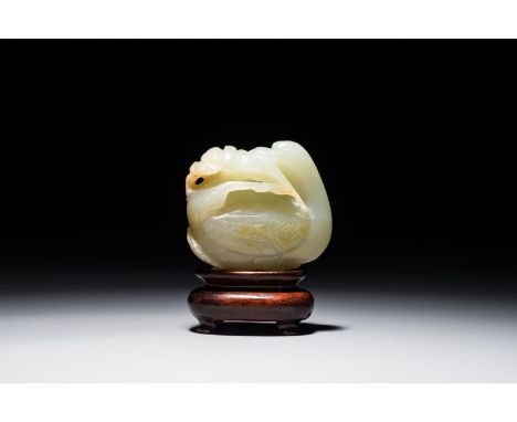 A Chinese carved jade model of a goose, 19/20th C. Dim.: 5 x 4,5 x 2 cm We have more lots available exclusively on our websit